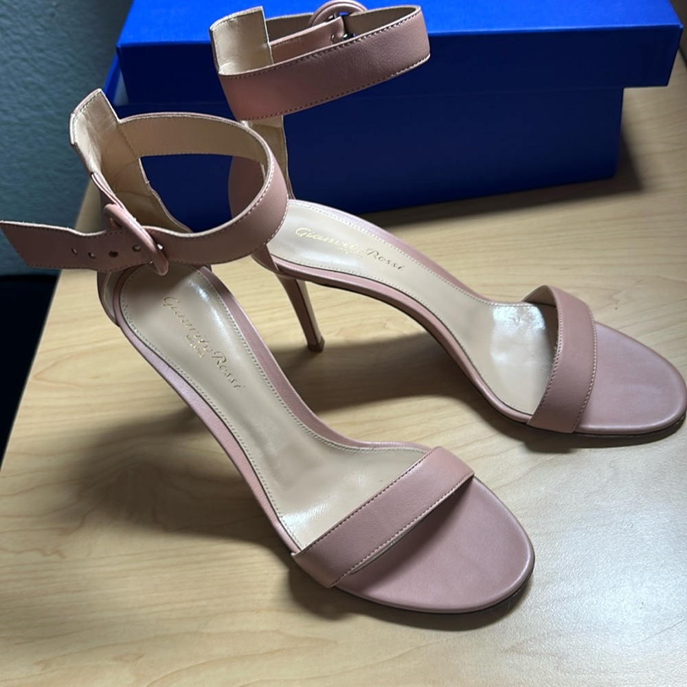 Gianvito Rossi nude pink sandal heel 37 7